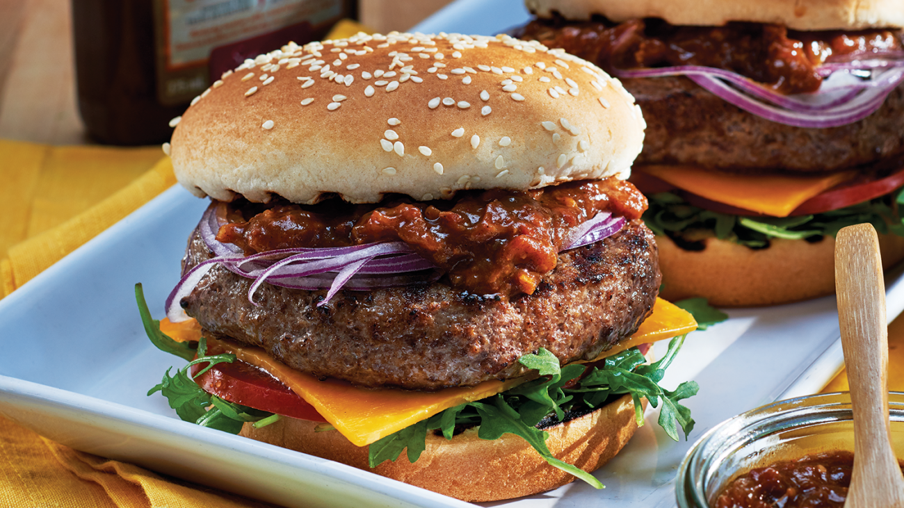 JERK BEEF BURGER WITH PINEAPPLE RELISH AND CHIPS