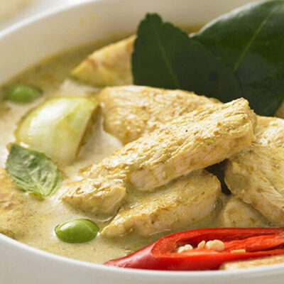 Spicy Thai green chicken curry